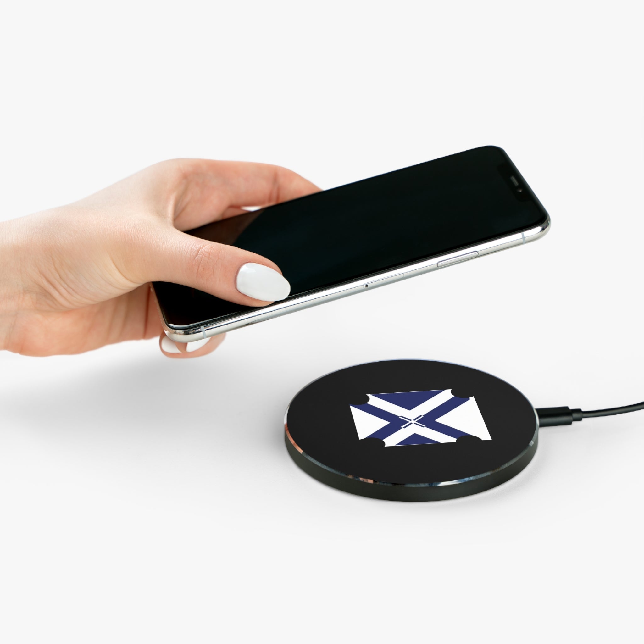 XT7 Wireless Charger with St. Andrew's Saltire Design — Fast Qi Charging Pad