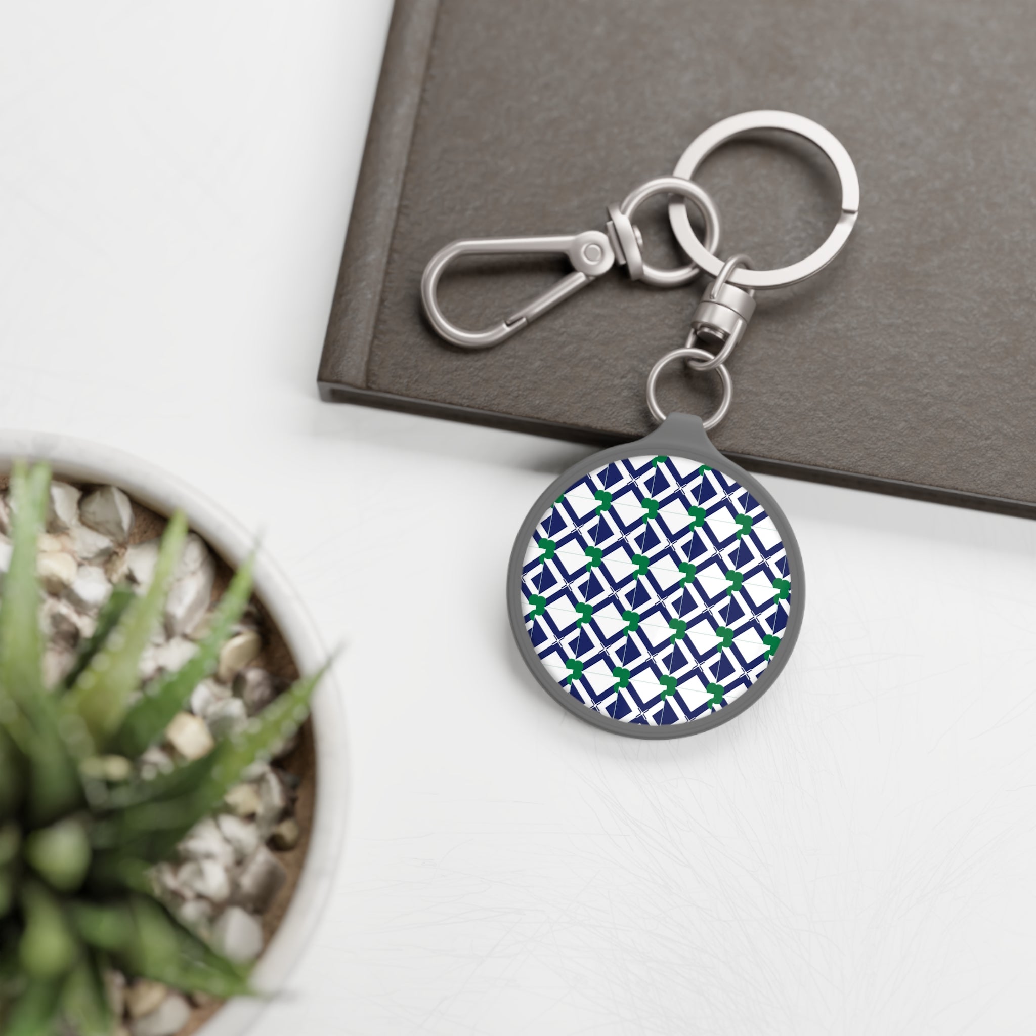 XT8 Green Pattern Keyring Tag — Modern Lattice Keychain