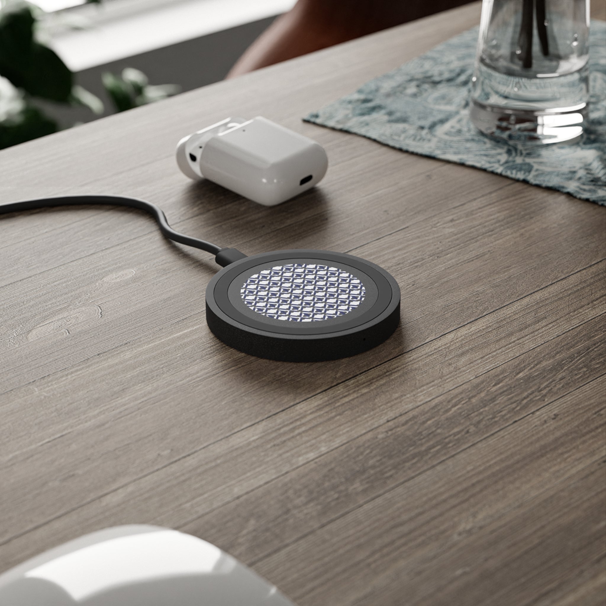 XT7 Wireless Charging Pad — Blue Ring Qi Charger