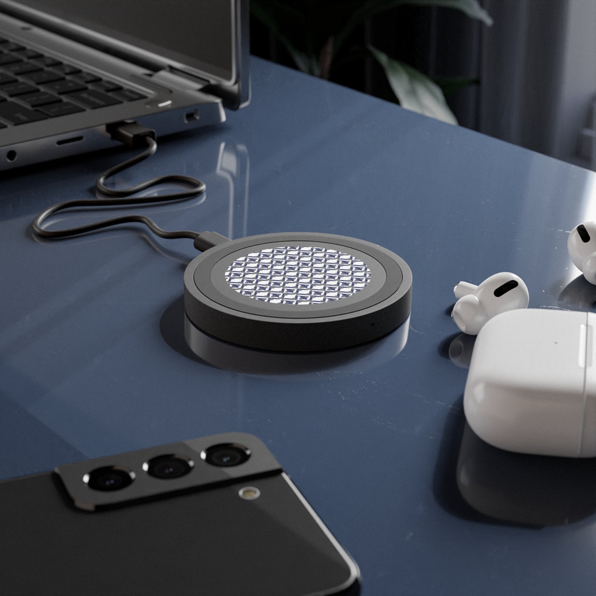 XT7 Wireless Charging Pad — Blue Ring Qi Charger